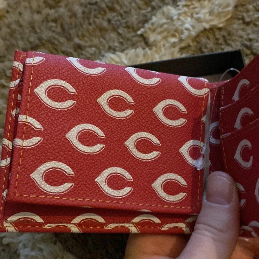 Men’s Leather Dooney & Burke Cincinnati Reds Wallet and Laces Bundle - Picture 3 of 10